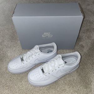 White Nike Air Force 1